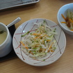 Tempura Fuji - 着席と同時にサラダ、煮物、茶碗蒸しが登場
