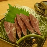 串酒房はっ鳥 - 馬刺し 歯応えよく美味しかった(^｡^)