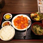 熱中酒場 夢吉 - 海老チリ定食￥680