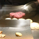 鉄板焼 十河 - 調理中