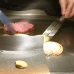 鉄板焼 十河 - 調理中