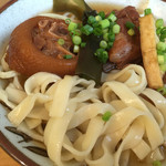 新山食堂 - 平麺が良い感じ♪