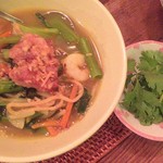 イスカンダル - 【’16.7中】イスカンダルらーめんハーフとパクチー