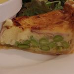 ポワンタージュ - そら豆とベーコンのキッシュ