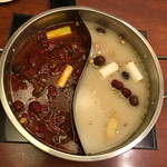 小肥羊 赤坂店 - 白湯と麻辣スープの大鍋