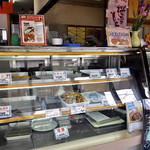 難波食肉店 - 冷蔵ショーケース（２０１６年７月）