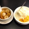 Ching Ching Desserts - 料理写真:玫瑰薑汁湯圓（左）、芒果雪紋奶冰（右）