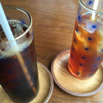 カメイノ食堂 - アイスコーヒーとアイスティー
