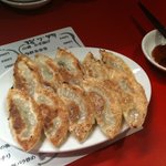 301餃子 - 料理写真:カリカリ焼き餃子（二人前）