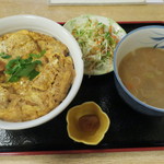 どんぐり - カツ丼（豚汁、サラダ、梅干しが付きます）