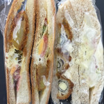 クッキングパン・サンドイッチ えがみ - みみのサンドイッチ120円ミックスサンド240円。
      安いです。