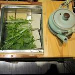 登別温泉郷 滝乃家 - 朝食：湯豆腐（豆腐、水菜）