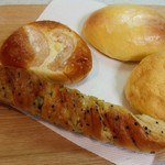 Johan - 桃のクリームパン、レモンクリームパン、ゴマおさつ、焦がしバターのメロンパン