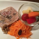 ワインレストラン ドミナス - パテドカンパーニュ・ワインピクルス・にんじん