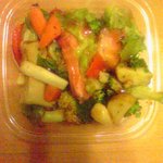 アールエフワン - 黒毛和牛ローストビーフと焼き野菜のサラダ　(100g、546円)　写真は200g