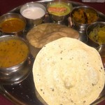 エー・ラージ - 甘いヤツは「グラブ ジャムン」ですね。