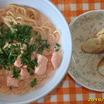 ユアーズ・キッチン88 - 日替わりパスタ 《サーモン、明太子クリームソース》