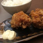 おかざき商店 - 坊やのこぶしくありありそうなから揚げセット300円大きいのは良いですが、ちょっと揚げ過ぎかな