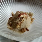 イーマサラ - サリールランチ、クルフィ（スパイスとナッツのアイスクリーム）。