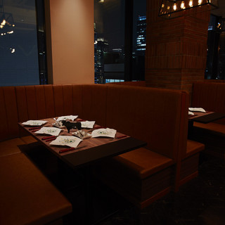 Offering an open, relaxing space for adults with a view of the Ginza nightscape