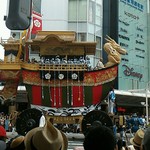 Guriru Seiken Kaikan - 河原町で、大船鉾辻まわし前
      龍の頭が、かっこいい！！