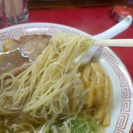 華遊軒 - 2016年7月　麺持ち上げ