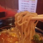 清太麺房 - 麺は中細麺のちぢれ　ナゼかもっちりしてました…