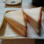 豚太郎 - サービスのサンドイッチ