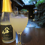 今原町家 - 八海山(新潟)発泡にごり酒 スパークリング。金曜夜ちょい呑み処【2016.7月】