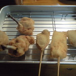 秀勝 - 2016/07/27　串カツ（100円），イカ（100円），カキ（150円），若鶏（チューリップ）130円×２，シュウマイ100円
      