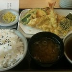 てん天 - 天ぷら定食（653円）
