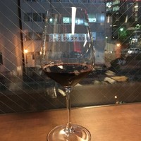 名古屋コーチン 堀江 - グラスワイン。トスカーナのサンジョベーゼ主体だそう
                