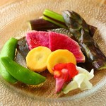 Gyuukatsu To Washu Baru Koda - 農園野菜の昆布〆サラダ