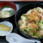 つたえ食堂 - カツ丼７５０円　味噌汁付き