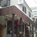Cafe＆Craft 掌 - 1階が雑貨店、2階がカフェです。