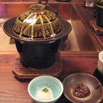 日本料理 篁 - 陶板で供される