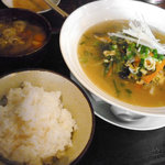 生姜料理 しょうが - 具沢山の鶏ガラ軟骨水餃子（ランチ）