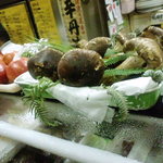 Inaka - カウンターに松茸どーん。