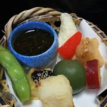 慈光院 - もずく酢と八寸 枝豆、パプリカ、ベビーコーン、大根、生麩、長いも、さつま芋、青梅のシロップ煮