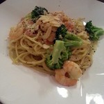 クアトロ - エビとブロッコリーのアボカドクリームパスタ