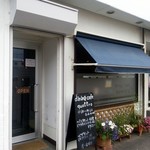 クアトロ - 外観