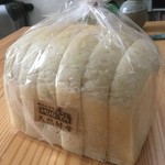 パン工房 MUGIYA - 天然酵母ナチュラル食パン(砂糖不使用)360円