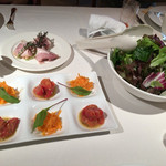 レストラン・マッカリーナ - グリーンサラダ、ミニトマトとラペ、自家製ハム