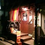 ロマーノ - 駅近の路地裏です