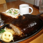 ハンバーグの店　オニオン - 一口目