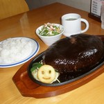 ハンバーグの店　オニオン - 斜めから