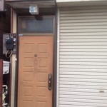 ら すとらあだ - お店入り口。看板も表札もお店の名もありません