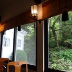 富士屋ホテル ラウンジ - （2016/6月）席からの窓の眺め