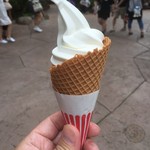 ラケッティのラクーンサルーン - ソフトクリームミルク３１０円