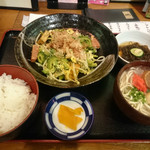 ワンコインランチ対象商品（ゴーヤーちゃんぷる定食とミニ沖縄そば）税込540円